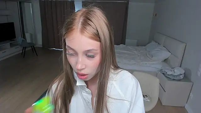 JunieAmertn Live XXX chat