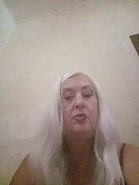 XXX chat uživo modela Julia20X