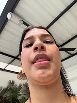 Chat XXX en directo de Luna__rose___