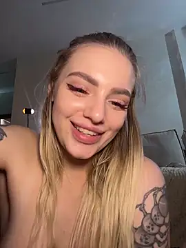 Chatroom XXX en direct de HugeBoobsAlice