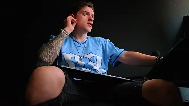 FelixStarkk's Live XXX Chat