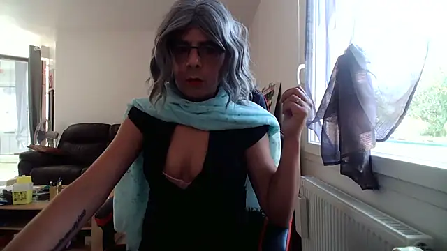 Sexylilou: онлайн-секс-чат