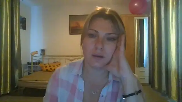 ElenaLove888 XXX чат на живо