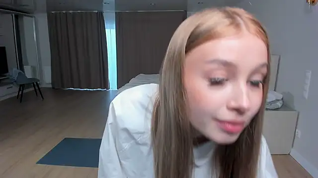 JunieAmert Chat XXX in diretta