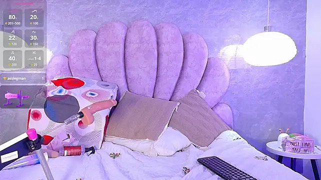 Bella-Sanders Adlı Modelin Canlı XXX Sohbeti