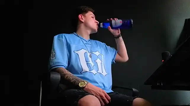צ'אט XXX בשידור חי של FelixStarkk