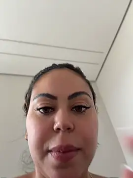 Chat XXX ao vivo de lariic