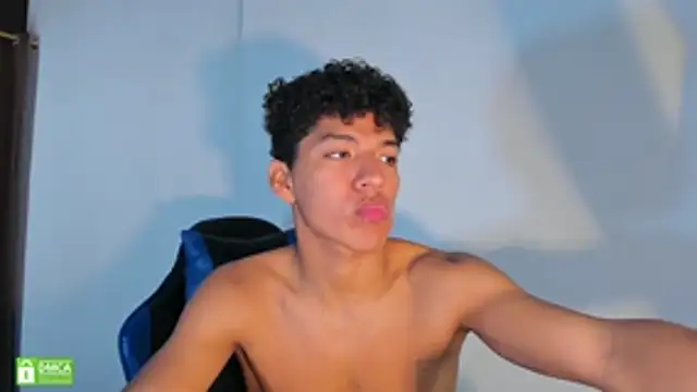 Maximiliano_Young Pertunjukan Webcam
