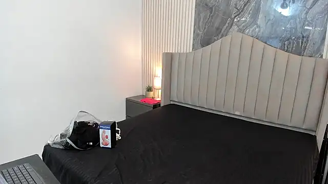 EmilyyWillis_'s Live XXX Chat