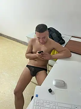Stripchat-SM 现场XXX聊天