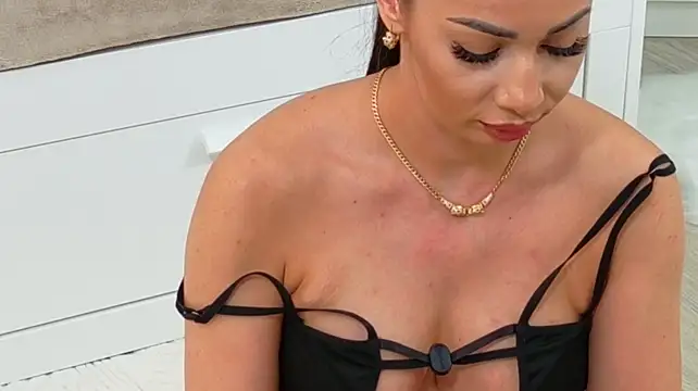 RubyLuxee Adlı Modelin Canlı XXX Sohbeti