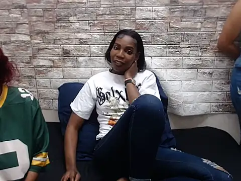 SunnyDesirex4 Webcam show