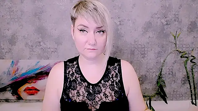 Djullia Live XXX-chat