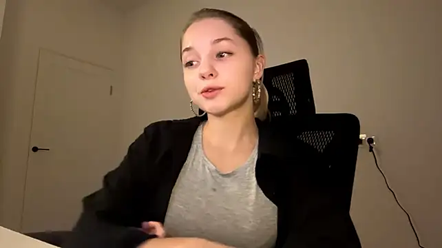EveryoneEve's Live XXX Chat