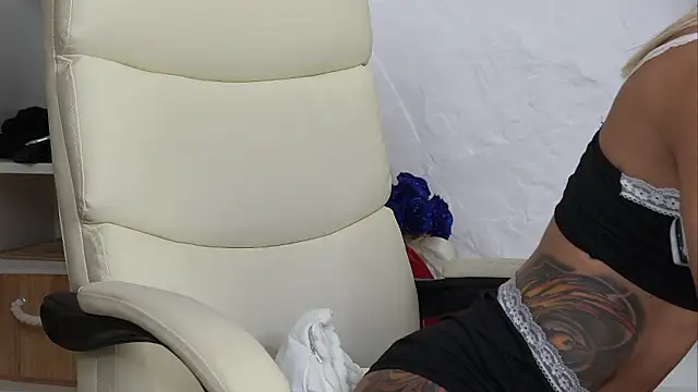 TiffanyMaze Chat XXX in diretta