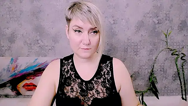 Djullia: απευθείας συνομιλία ΧΧΧ