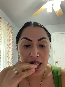 Chat XXX en directo de YourQueen18
