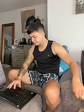 הופעת וובקאם של Christopher_strongg