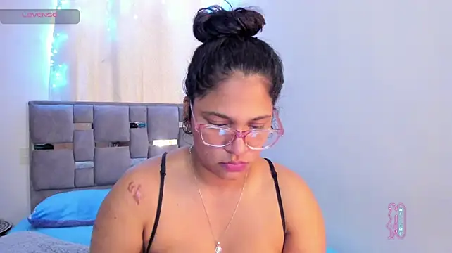 Chat XXX ao vivo de Vickyy30_
