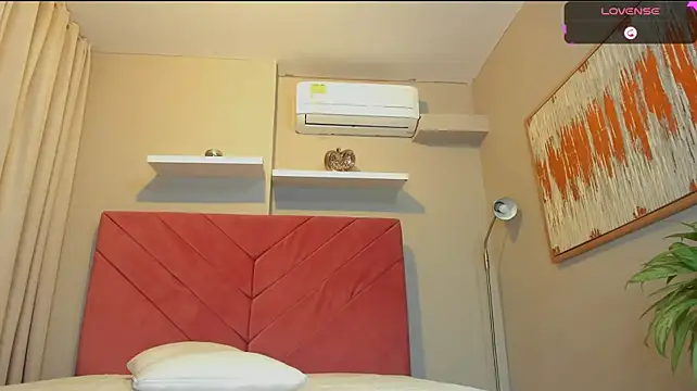 Yintaish Chat XXX live