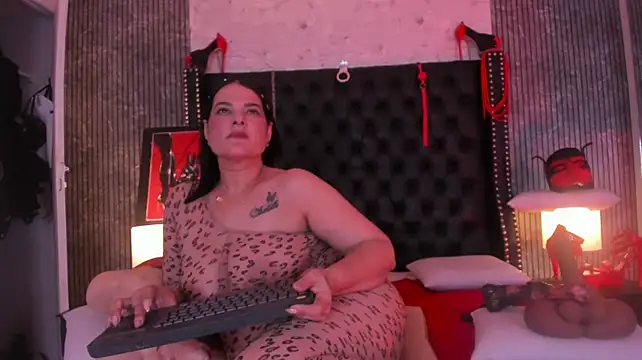 skarlethbelluci's Live XXX Chat