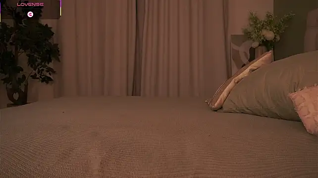 NidaSweenのライブXXXチャット