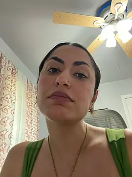 YourQueen18's Live XXX Chat