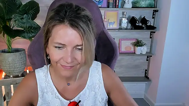 NicoleHitman élő XXX-chatje