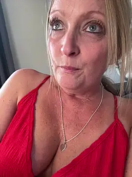 Chatroom XXX en direct de HoneyBluex
