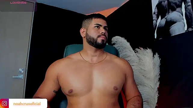 Chatroom XXX en direct de noahcrux_