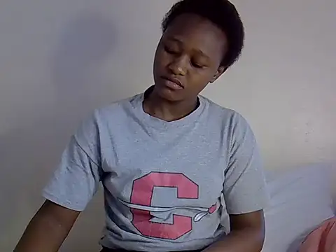 Petite_Ebony10 Adlı Modelin Canlı XXX Sohbeti