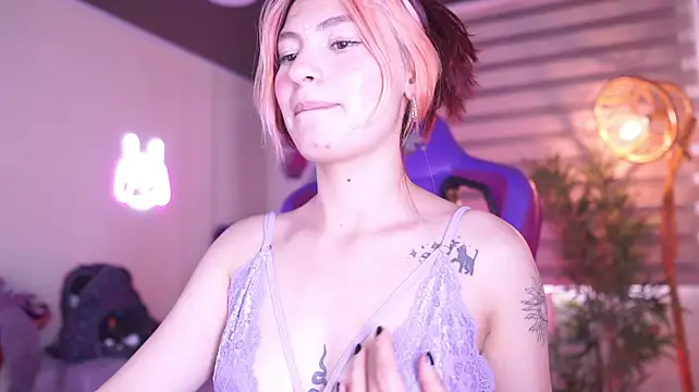 Rebecah_1のライブXXXチャット