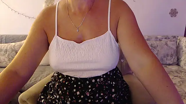 YourfantasyGiuly's Live XXX Chat