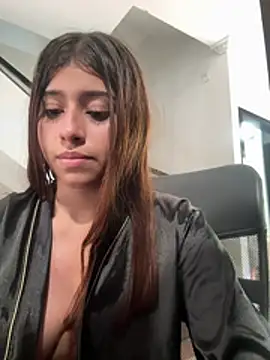 dafne17_ Adlı Modelin Canlı XXX Sohbeti