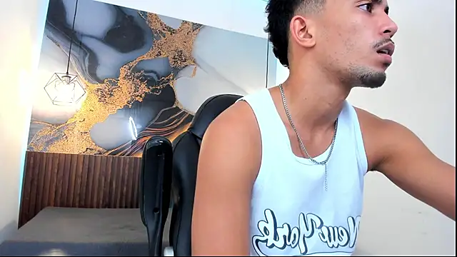 DrakeFoxx Adlı Modelin Canlı XXX Sohbeti