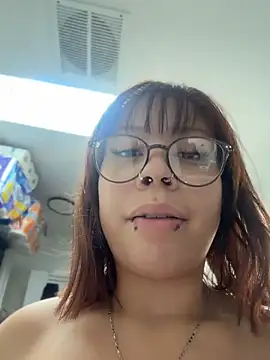 צ'אט XXX בשידור חי של moan4mona