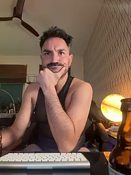 Chat XXX en directo de tomz0819