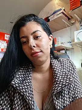 Luianna Adlı Modelin Canlı XXX Sohbeti