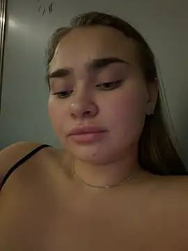 Chat +18 de MonicaWestt ao vivo