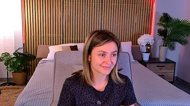 EmeraldGlown Live XXX chat