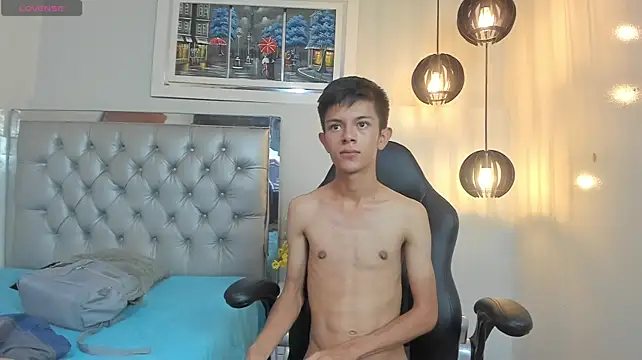 fem_danny7 Show in webcam