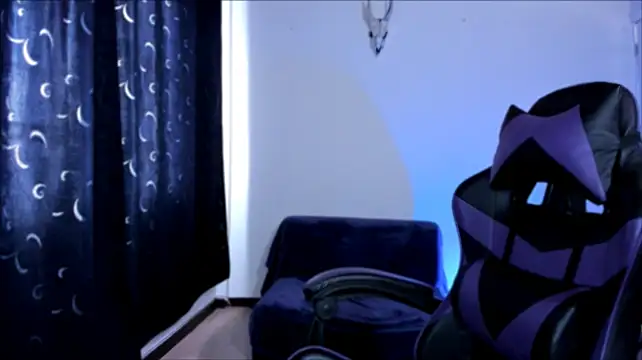 צ'אט XXX בשידור חי של emilydolll666