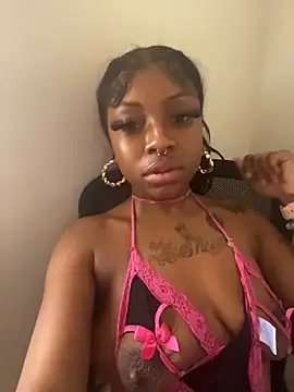 צ'אט XXX בשידור חי של Cocochanel4567