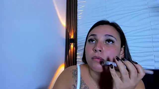 LizzRouse XXX чат на живо
