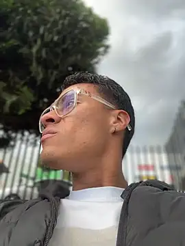 Chat +18 de TavoHot_ ao vivo
