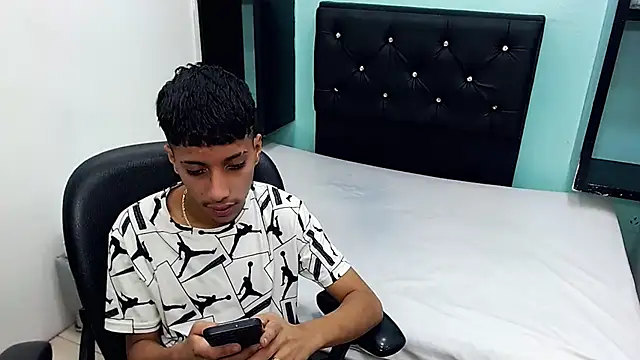 jl_brayan12 Adlı Modelin Canlı XXX Sohbeti