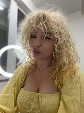 Онлайн чат XXX CurlyDaisy