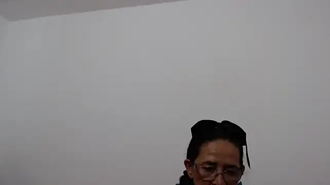 ElizabethMiler live XXX chat