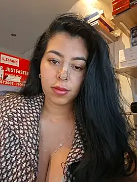 Czat XXX na żywo – Luianna