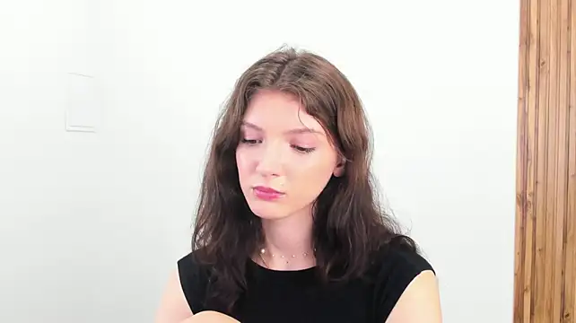 SophiaProve's Live XXX Chat